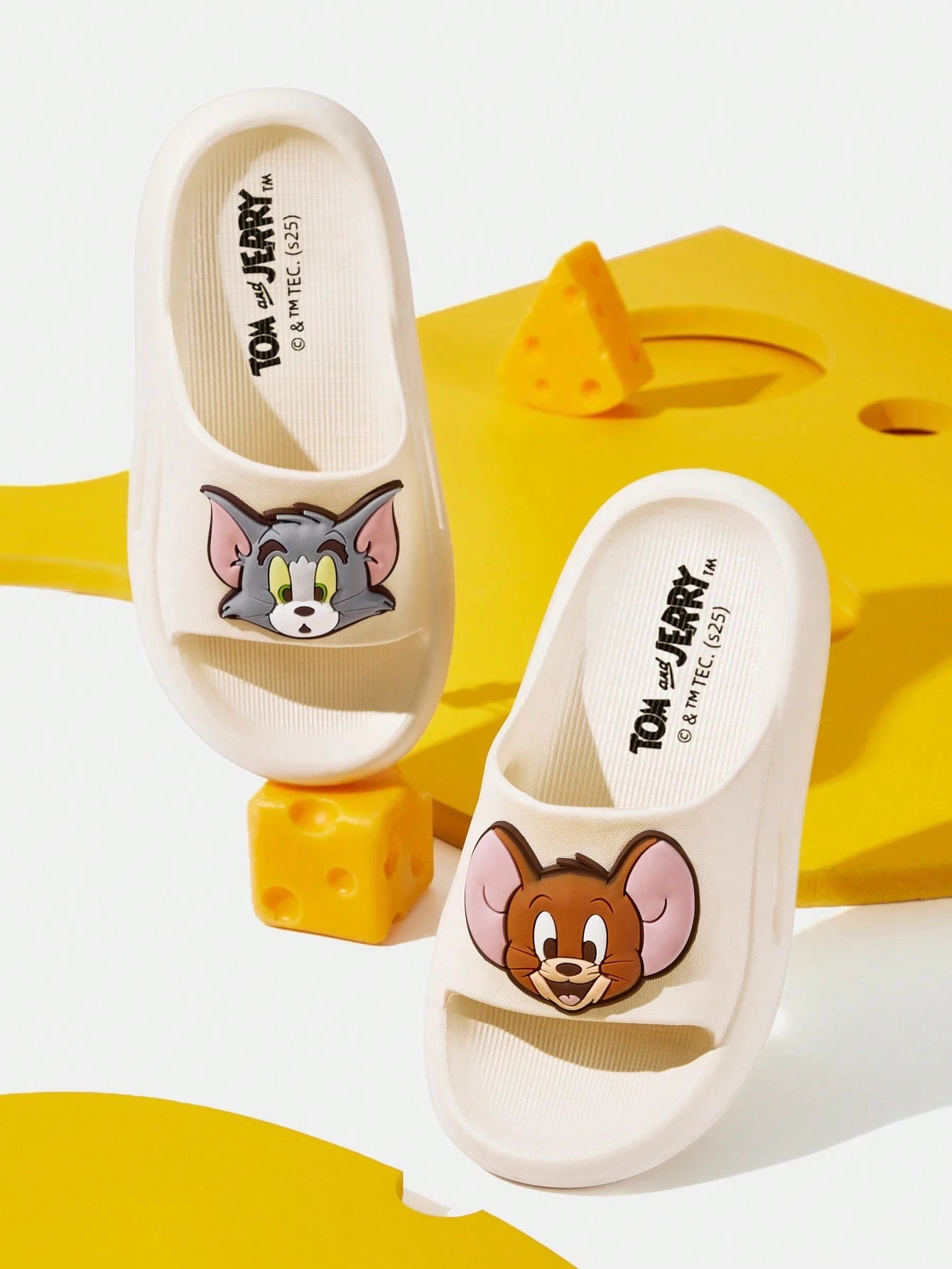 TOM & JERRY X Cute Cartoon Graphic White Children'S EVA Slippers, Suitable for Toddlers and Kids, for Indoor, Shower or Outdoor Use, Lightweight, Comfortable and Non-Slip, for Boys and Girls