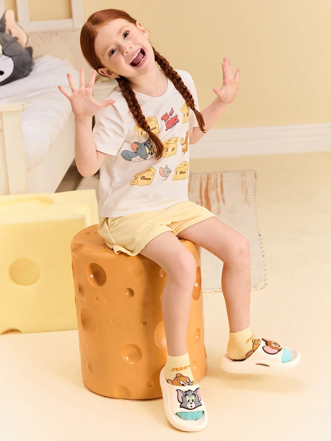 TOM & JERRY X  Cute Cartoon Graphic White Children'S EVA Slippers, Suitable for Toddlers and Kids, for Indoor, Shower or Outdoor Use, Lightweight, Comfortable and Non-Slip, for Boys and Girls