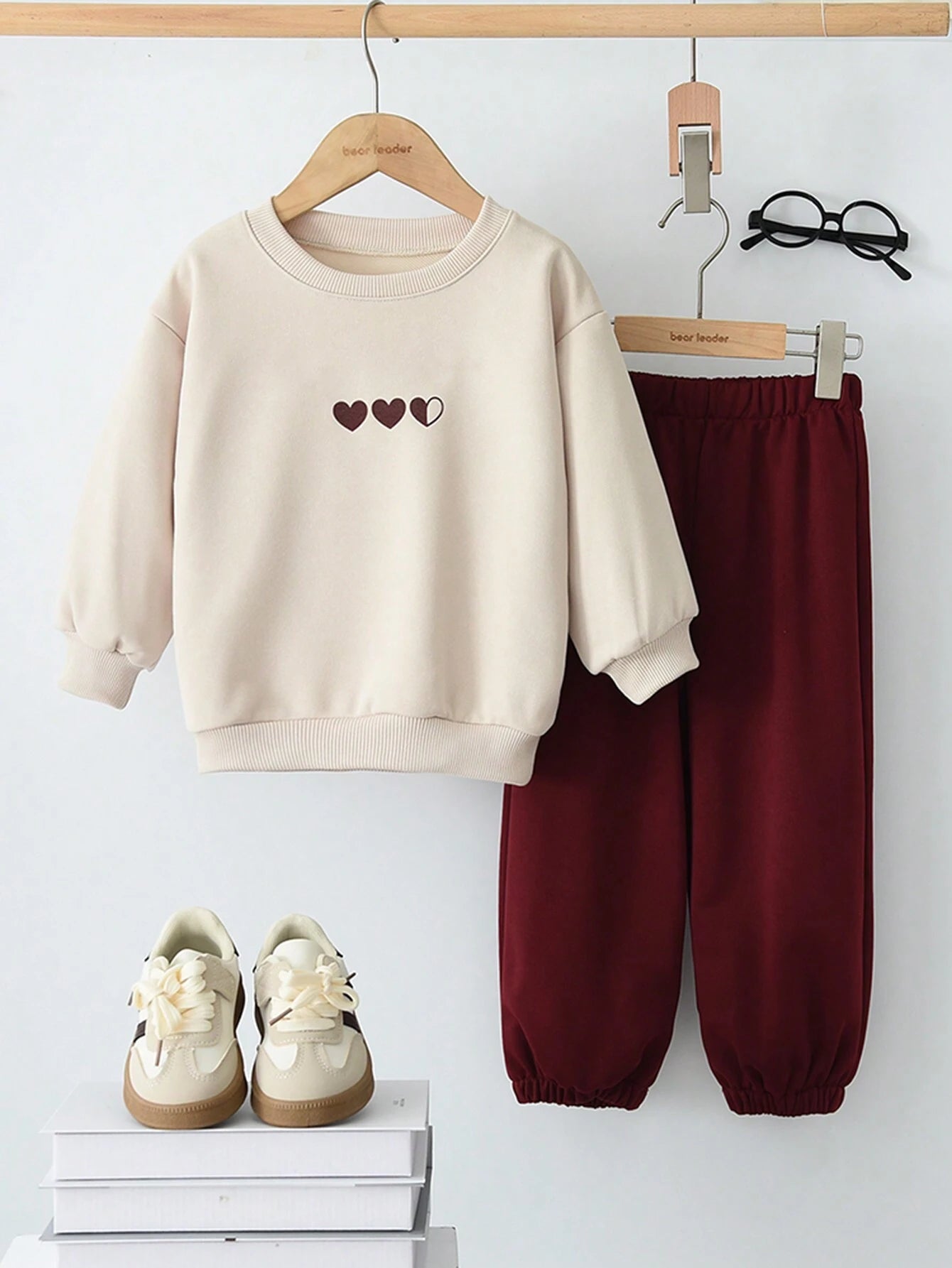 Young Girls' 2Pcs Casual Sportswear Set, Heart Printed Long Sleeve Sweatshirt and Solid Color Pants, Spring and Autumn